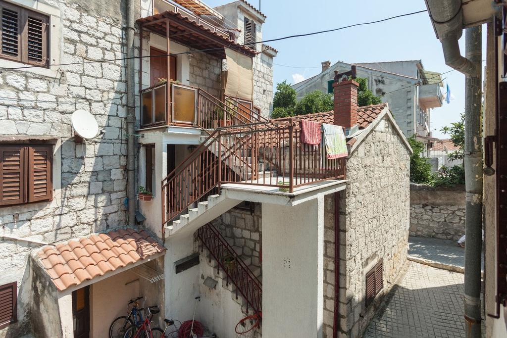 Ferienwohnung Charming Old Stone House Split Exterior foto